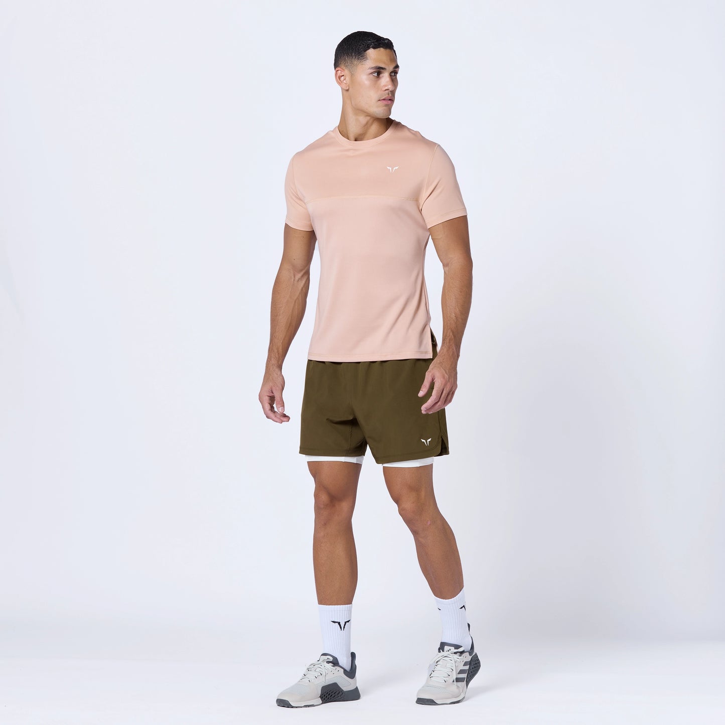 تيشيرت ايسينشال كونتراست - سكري