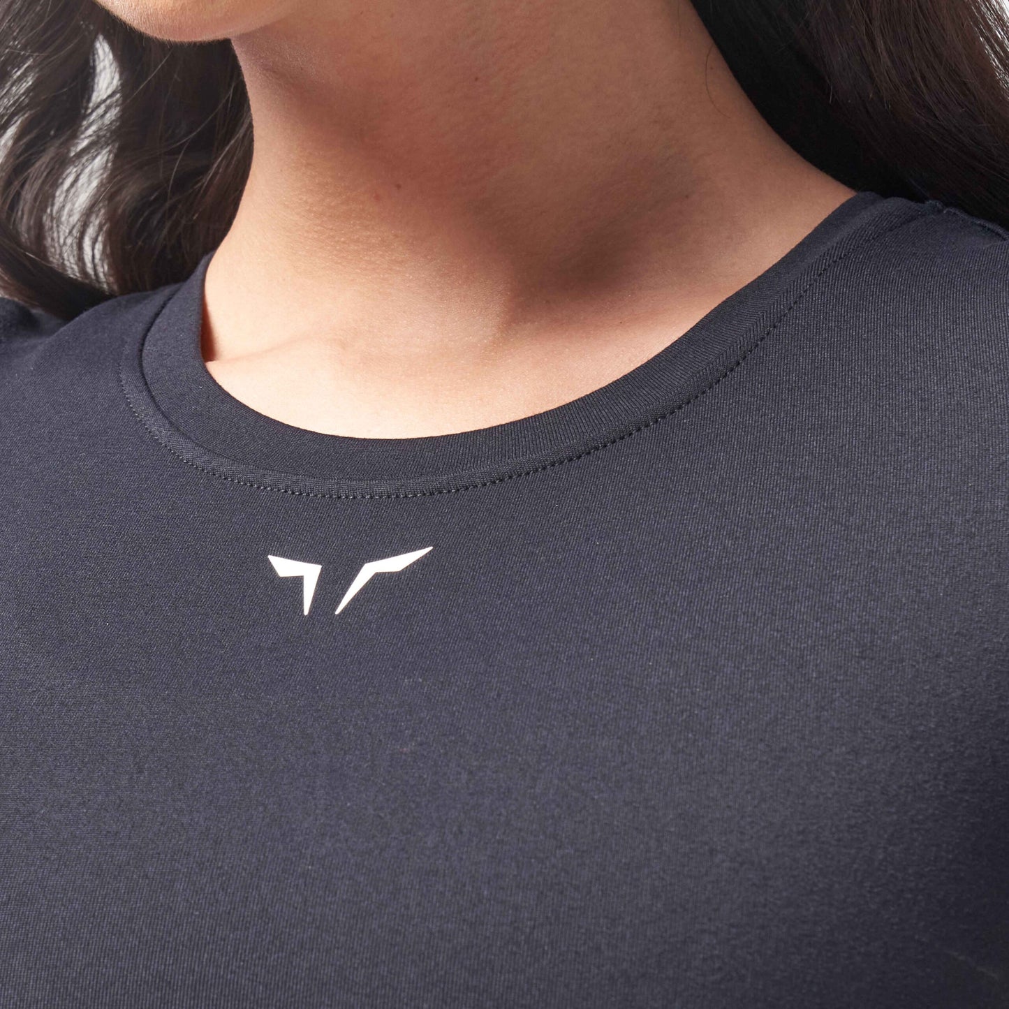 ايسينشال تيشيرت كروبد - أسود