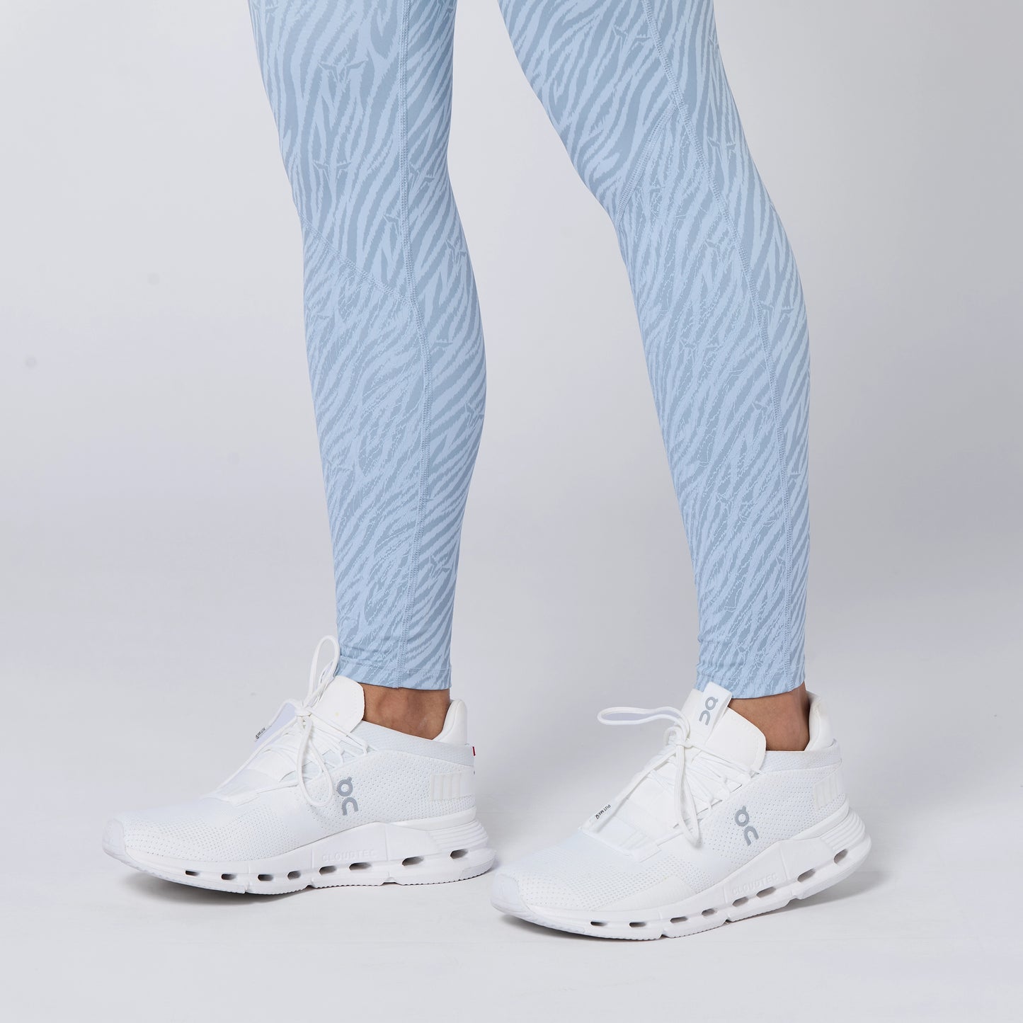 لقينز مقاومة للإنزلاق 27 انش - طبعة أزرق سماوي