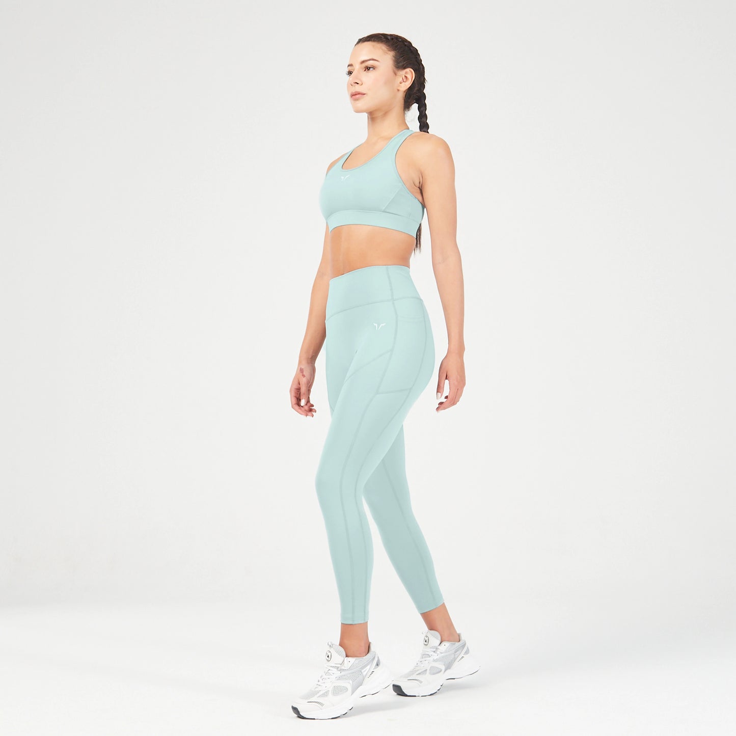 squatwolf-workout-clothes-essential-mid-impact-muscle-back-bra-gray-mist-sports-bra-for-gym