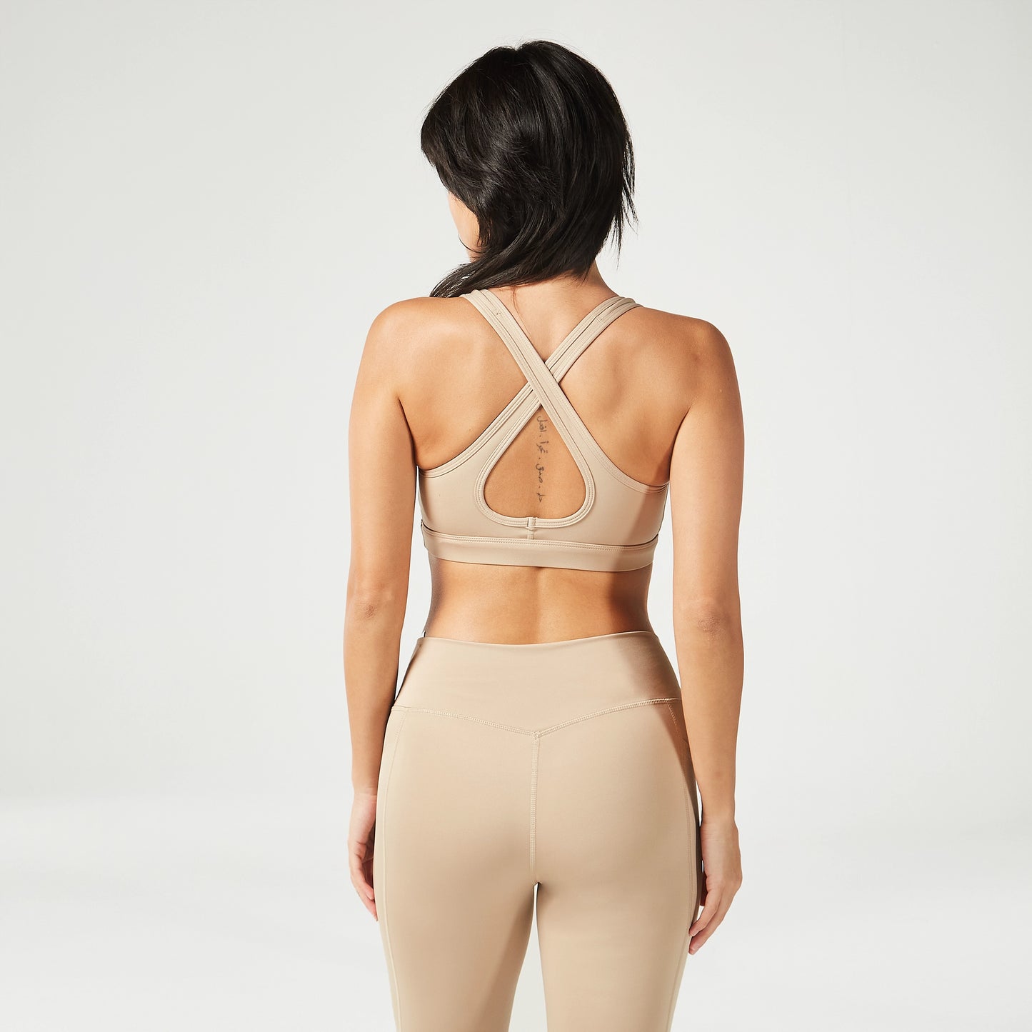 ايسينشال حمالة صدر متوسطة التحمل بتصميم خلفي - ترابي