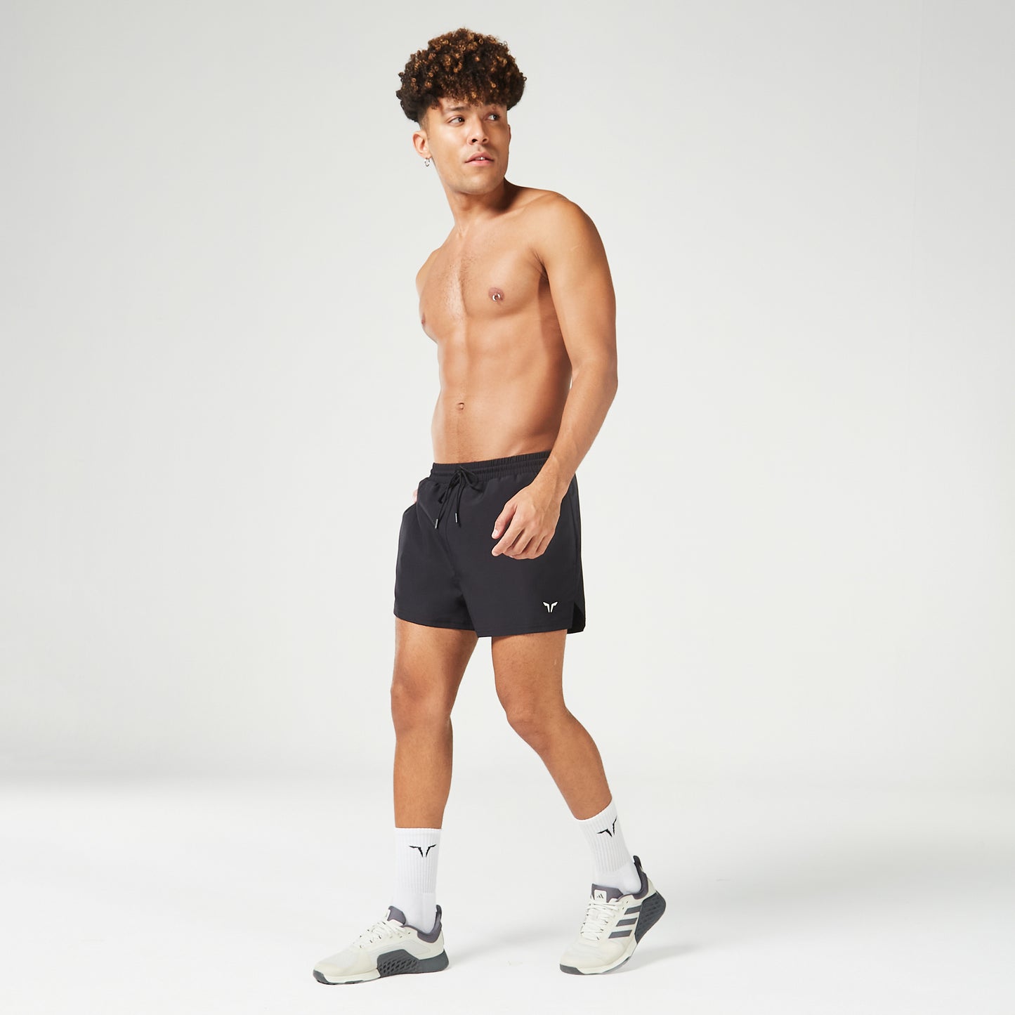  ايسينشال شورت "3 - أسود