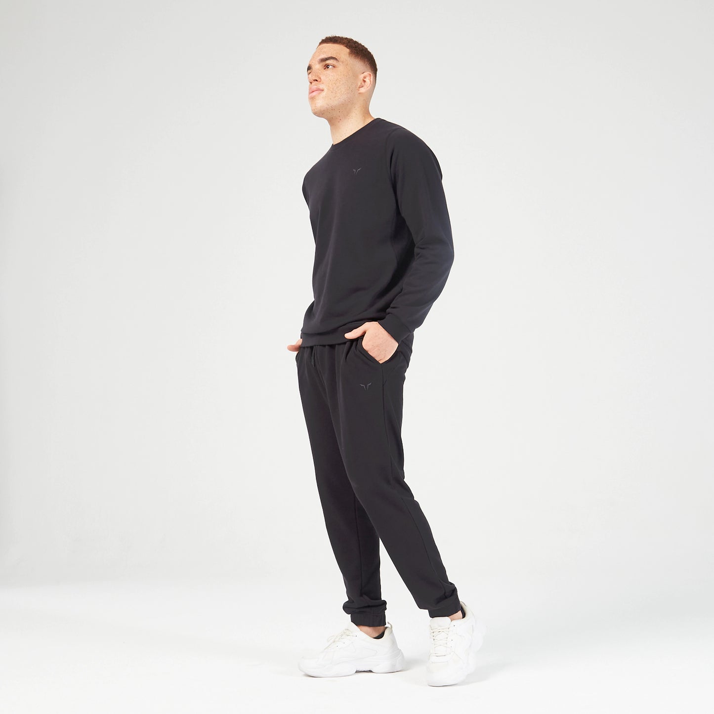 squatwolf-gym-wear-essential-crew-neck-sweatshirt-black-workout-hoodies-for-men