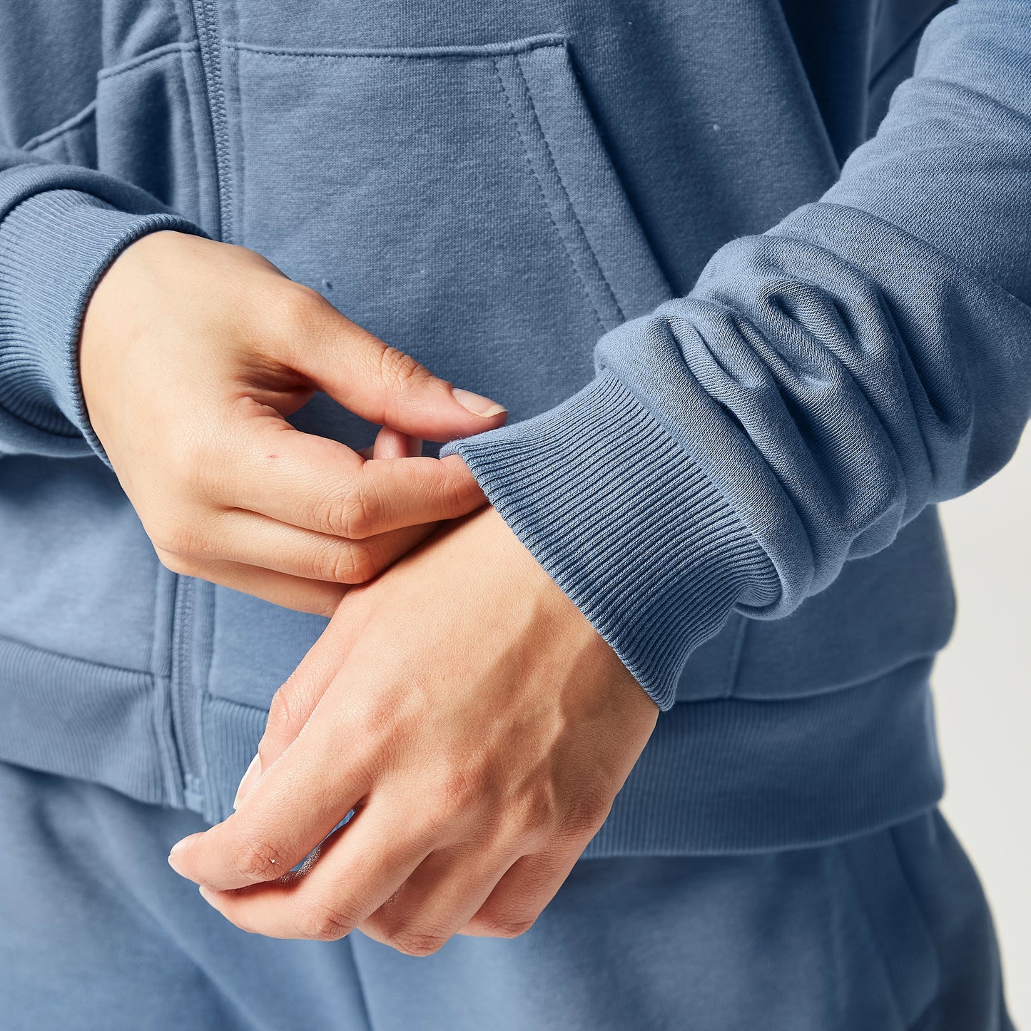 هودي ايسينشال بسحاب - أزرق