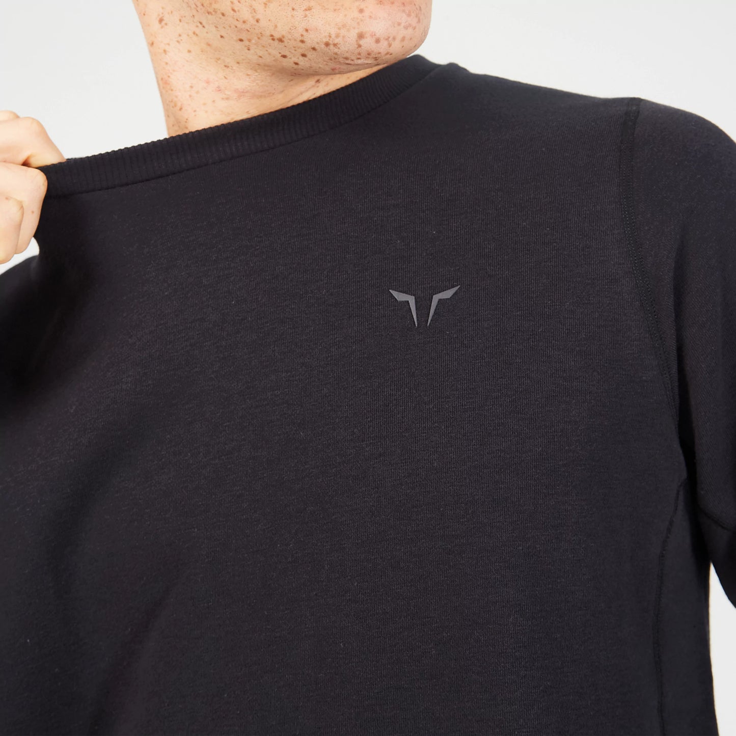 squatwolf-gym-wear-essential-crew-neck-sweatshirt-black-workout-hoodies-for-men