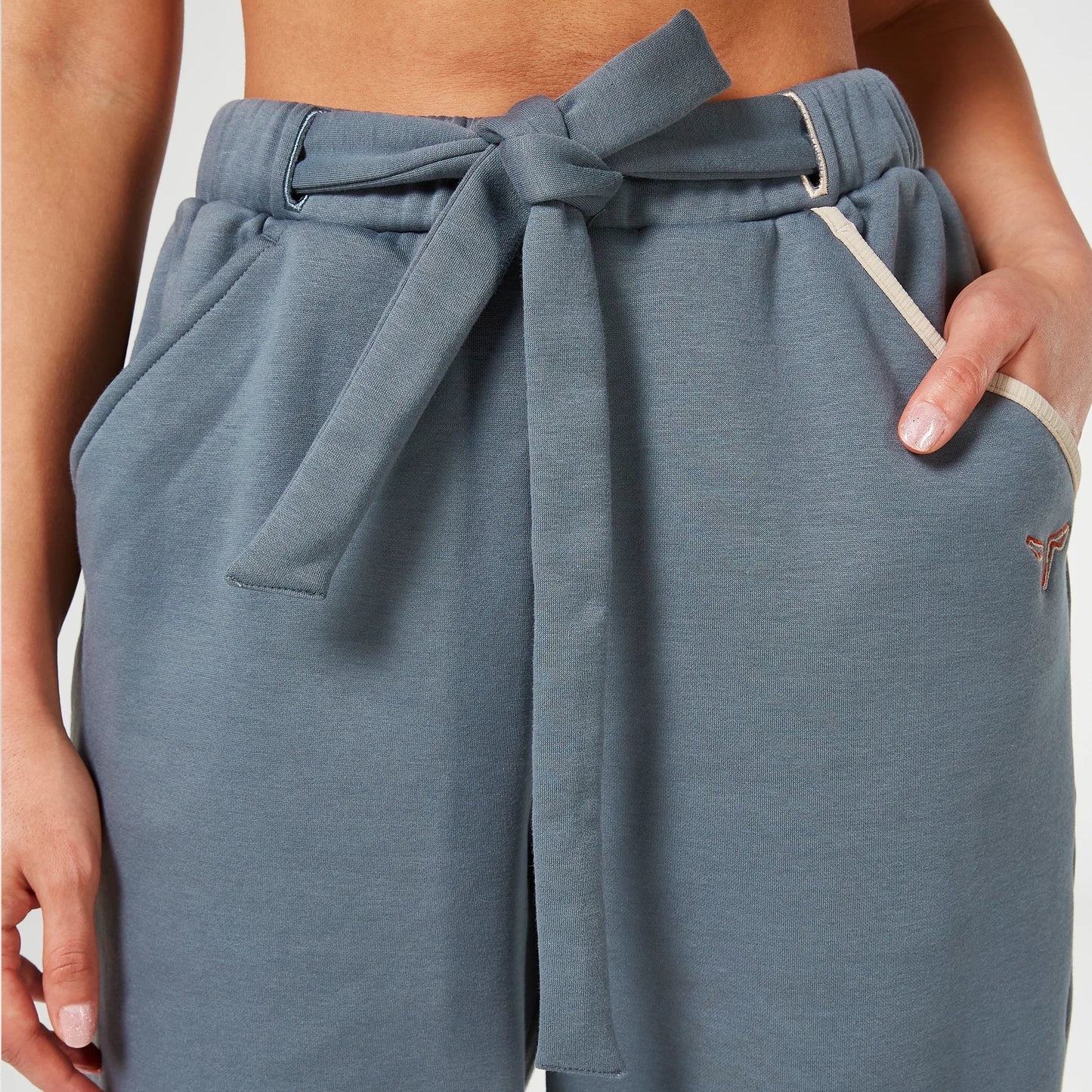 بنطلون ريتروجرايد الرياضي بعقدة كريس كروس - رمادي غامق