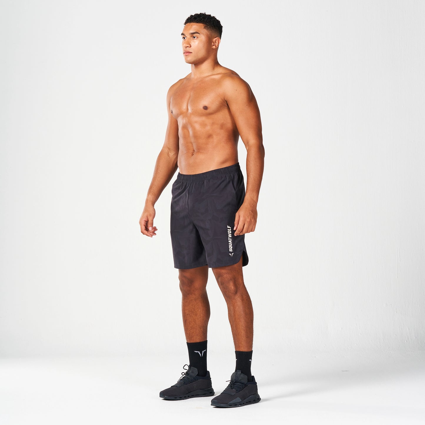 شورت واريور 2.0 بطول 7 بوصة - كامو بنقاط سوداء