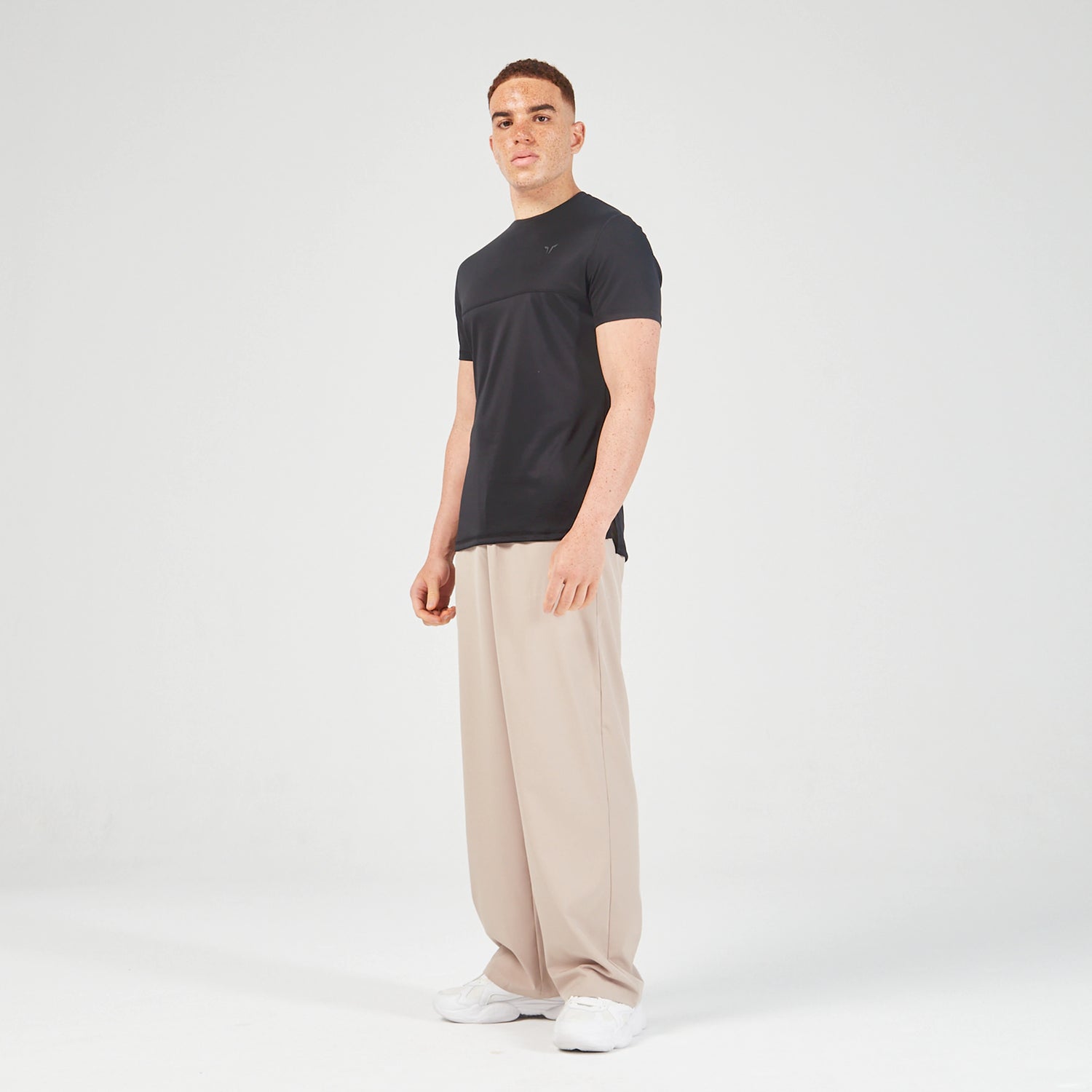 squatwolf-gym-wear-essential-contrast-tee-black-workout-shirts-for-men