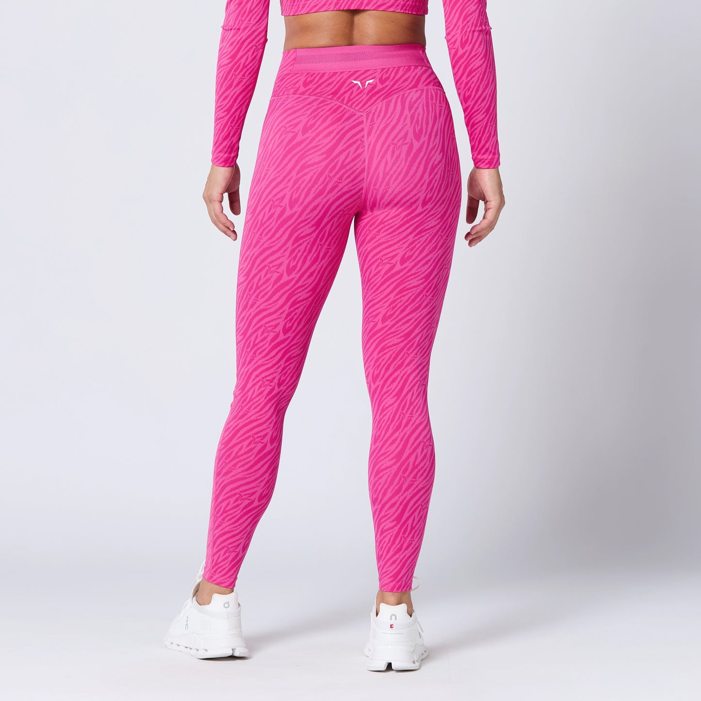 لقينز مقاومة للإنزلاق 27 انش - قرمزي فاتح