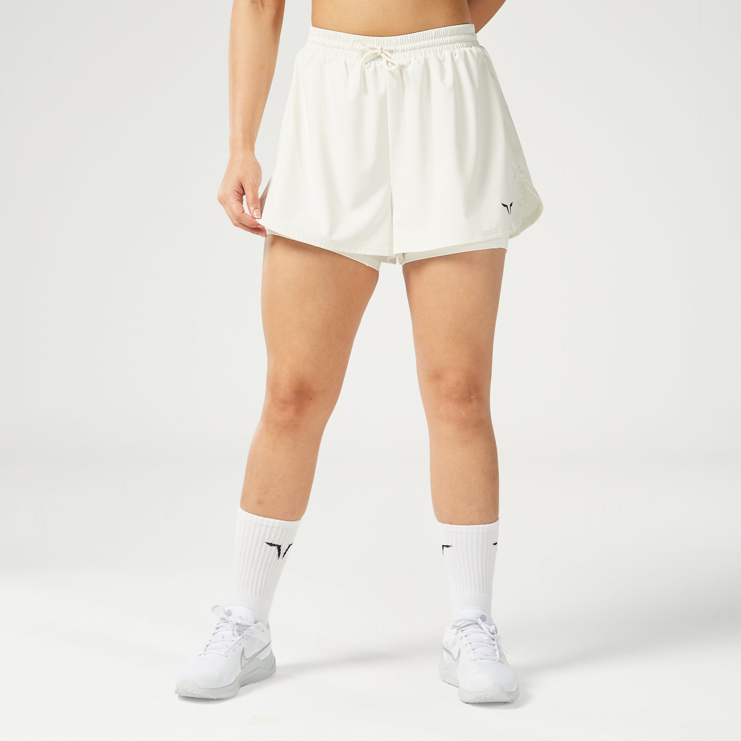 2-in-1-white-shorts-workout