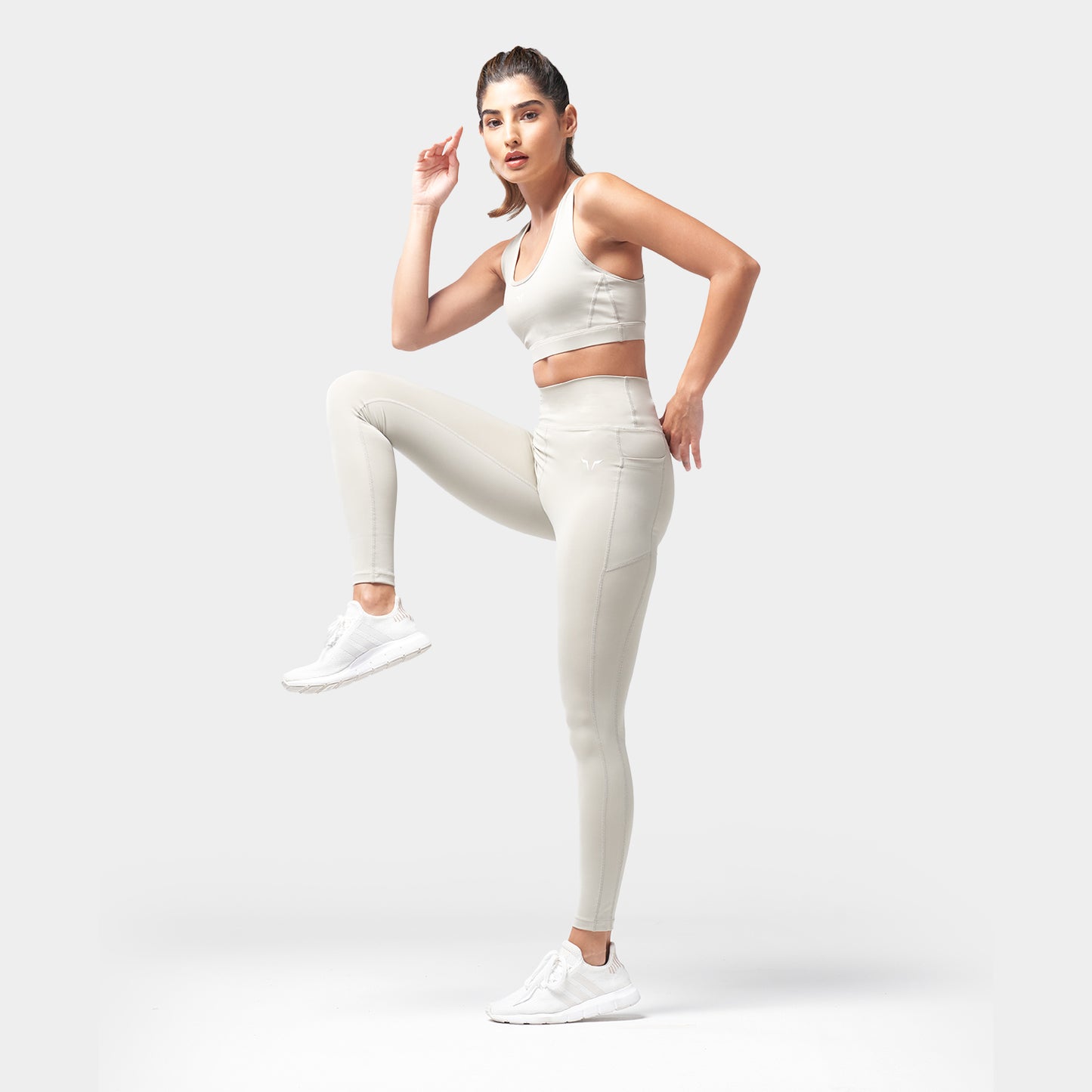 squatwolf-workout-clothes-essential-medium-impact-bra-grey-sports-bra-for-gym