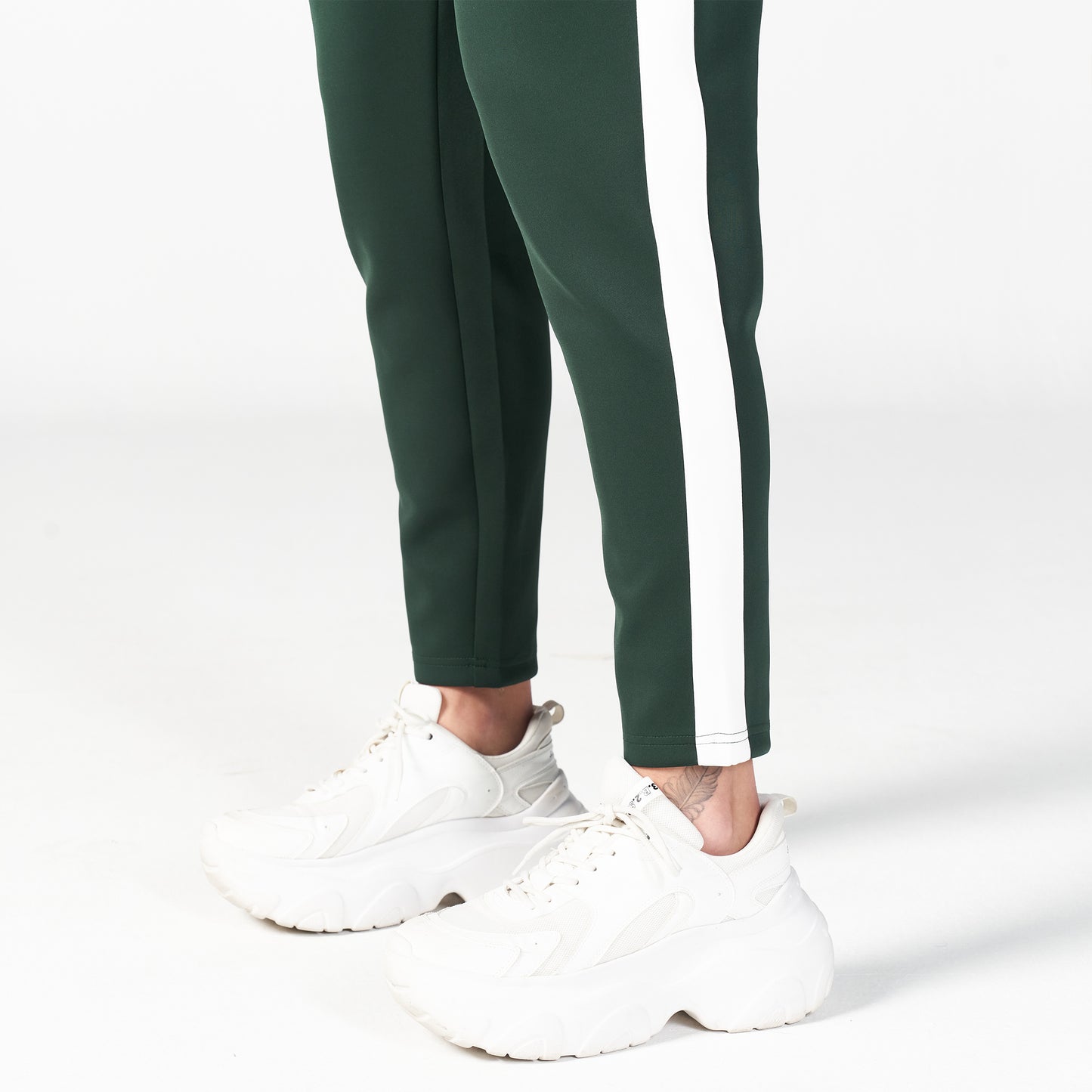 squatwolf-workout-clothes-core-tapered-pants-green-gym-pants-for-women
