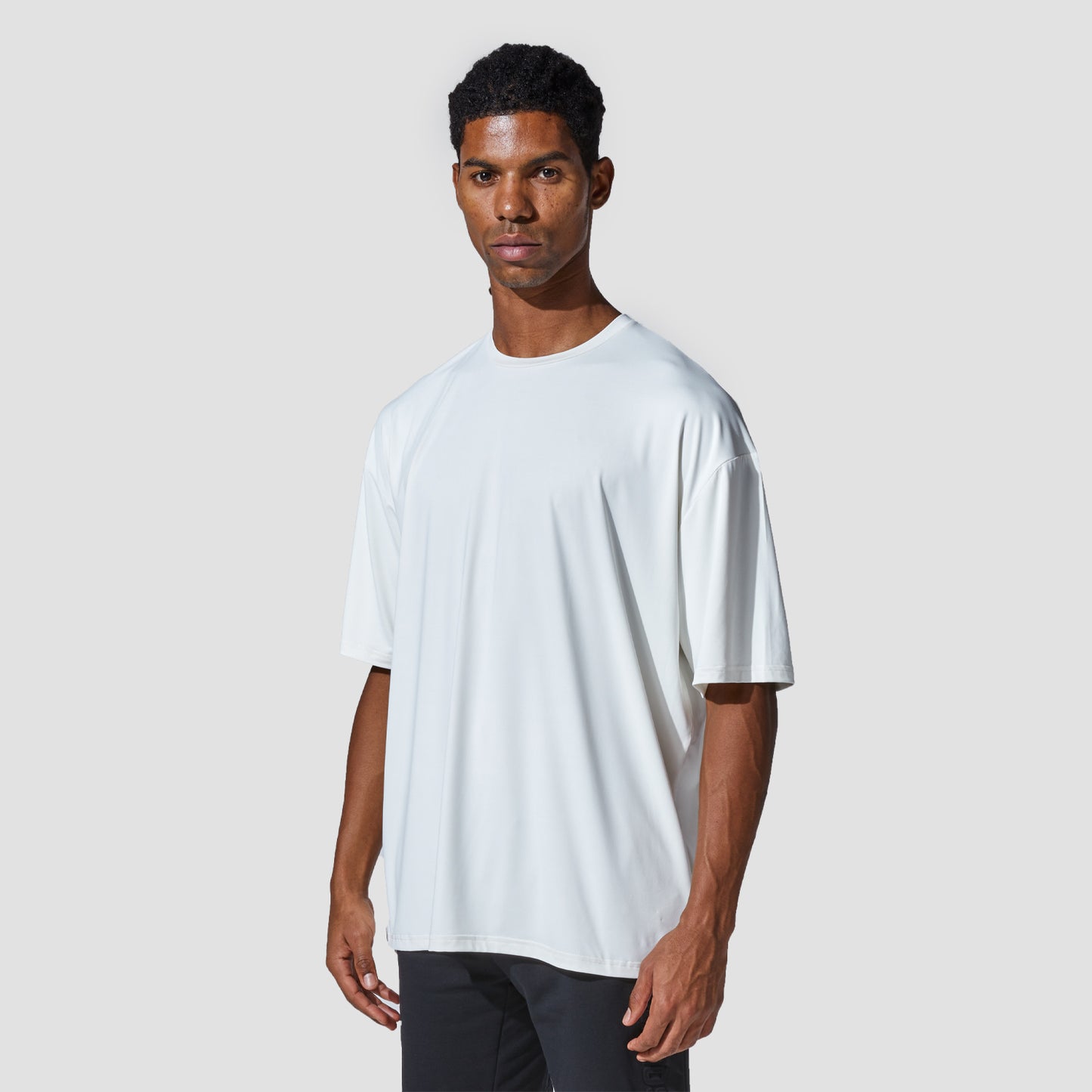 squatwolf-gym-wear-graphic-wordmark-oversized-tee-white-workout-shirts-for-men