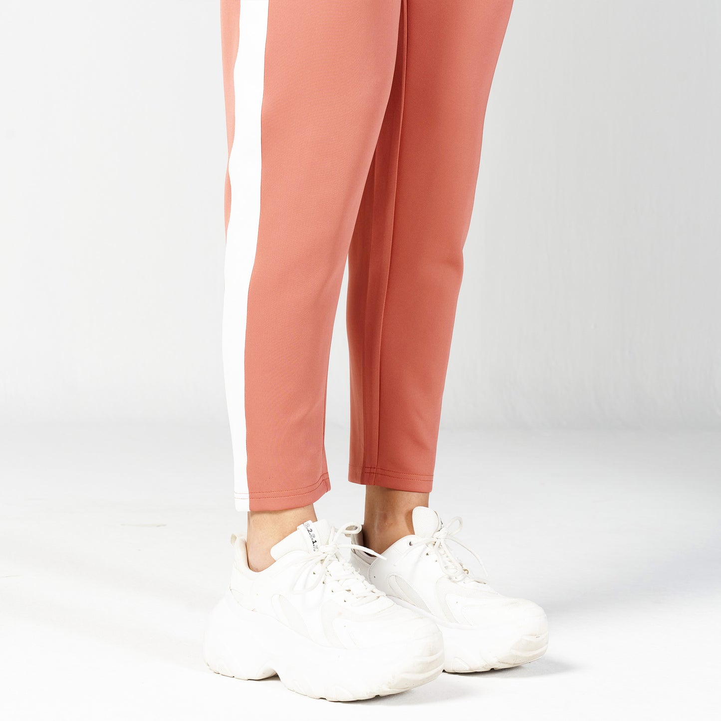 squatwolf-workout-clothes-core-tapered-pants-pin-gym-pants-for-women
