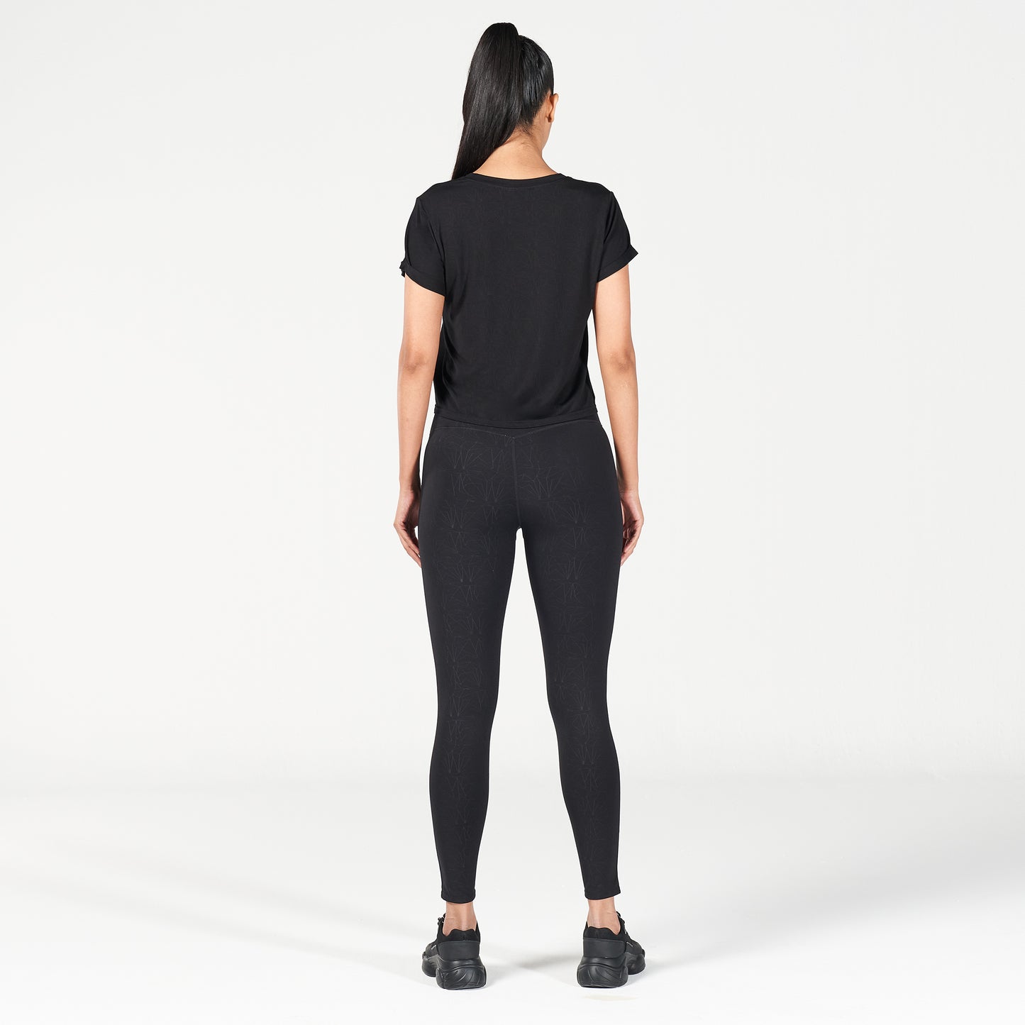 squatwolf-workout-clothes-breeze-camo-tee-black-gym-t-shirts-for-women