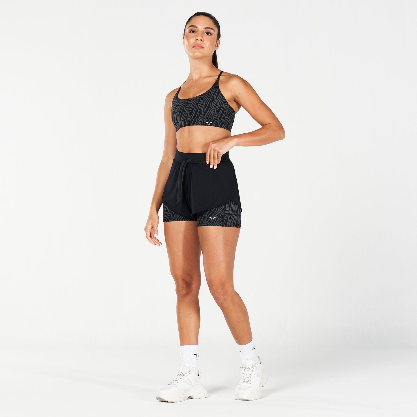squatwolf-workout-clothes-core-strappy-bra-black-black-sports-bra-for-gym