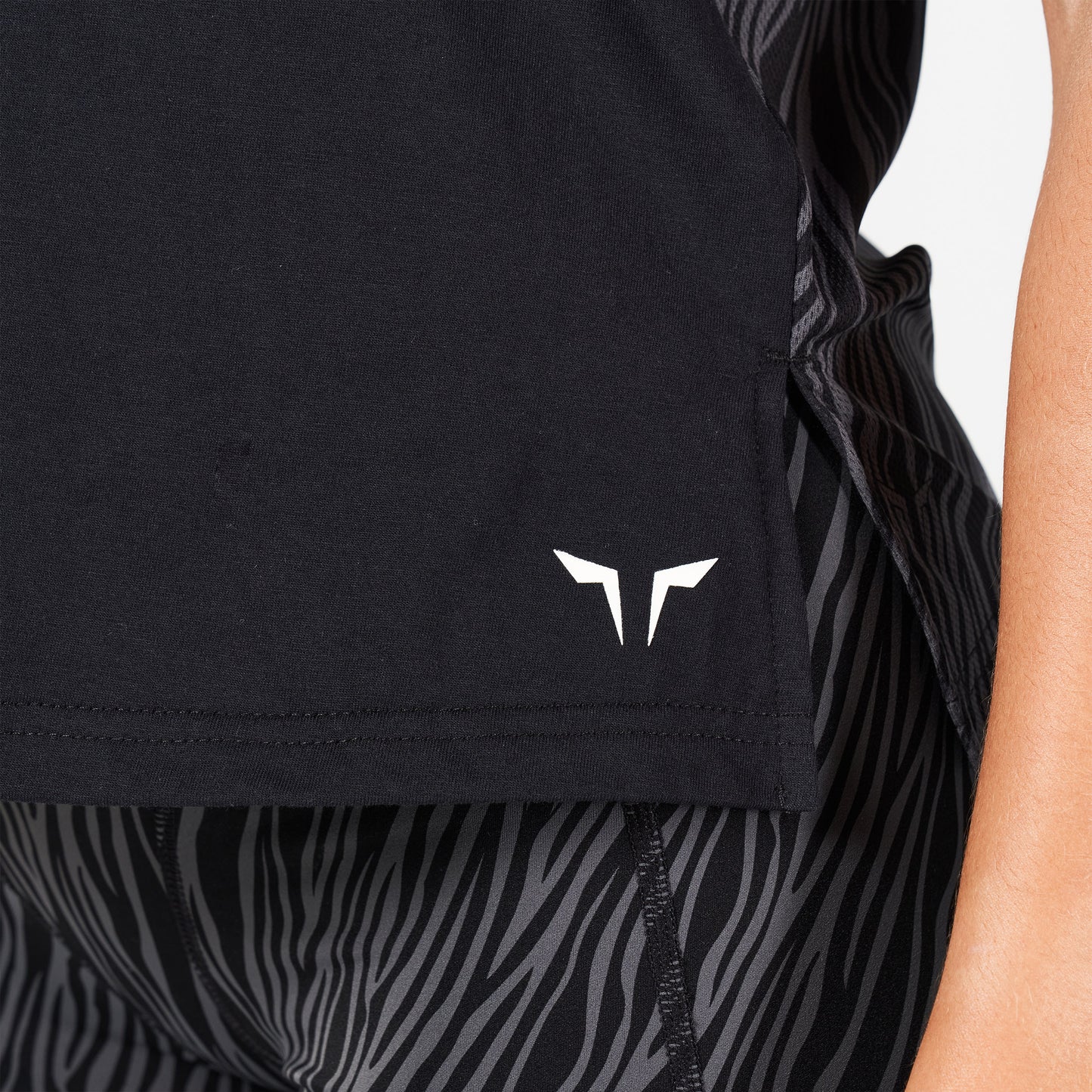 squatwolf-workout-clothes-core-wild-print-back-tee-black-gym-t-shirts-for-women