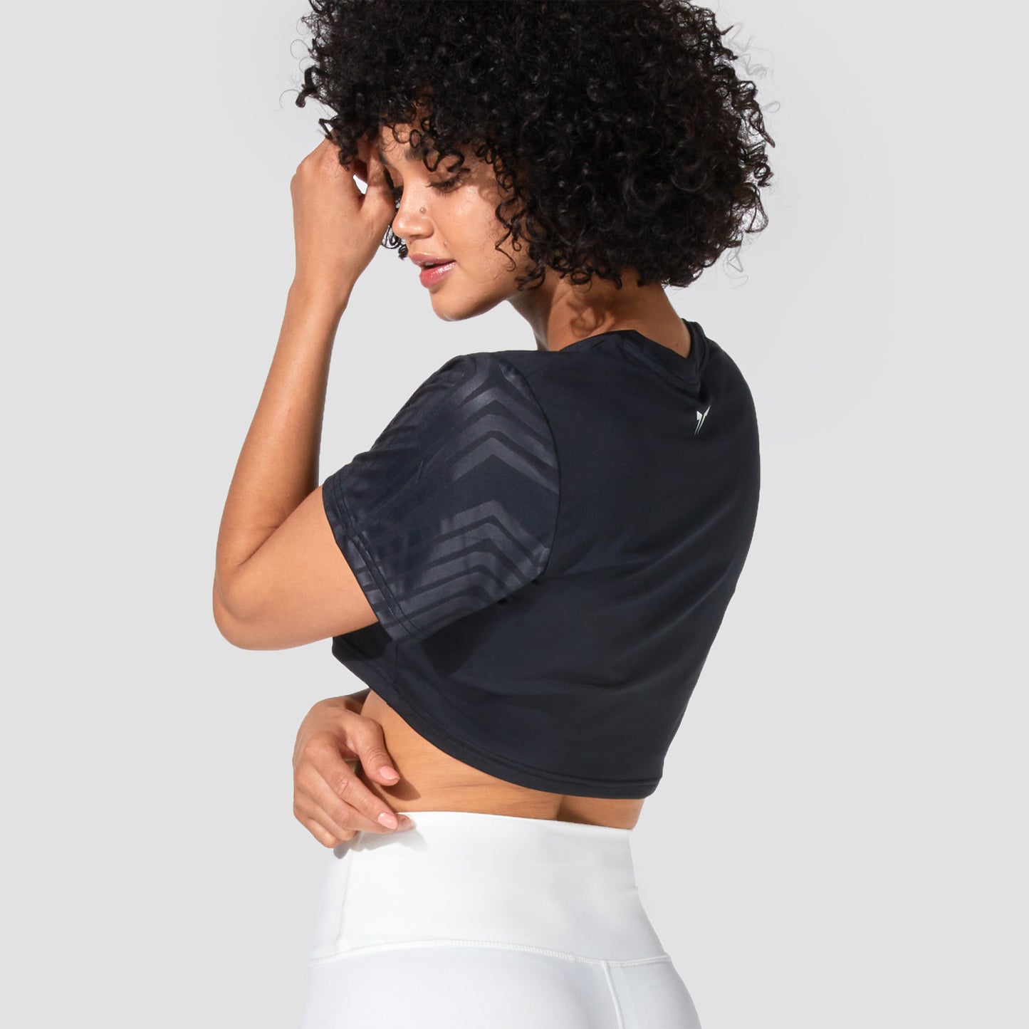 squatwolf-gym-wear-graphic-wave-eyes-crop-top-black-workout-shirts
