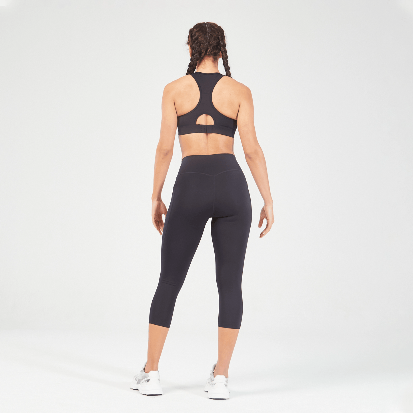 squatwolf-workout-clothes-essential-mid-impact-muscle-back-bra-black-sports-bra-for-gym