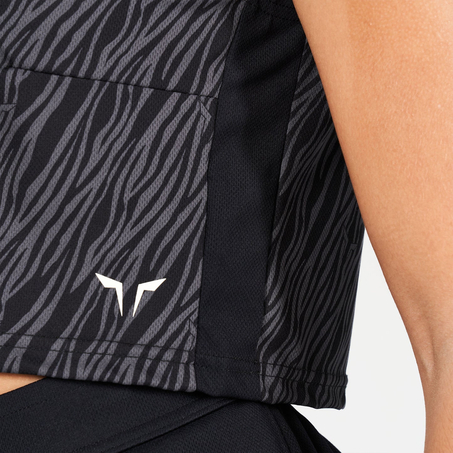 squatwolf-workout-clothes-core-wild-print-crop-tank-black-gym-tank-tops-for-women