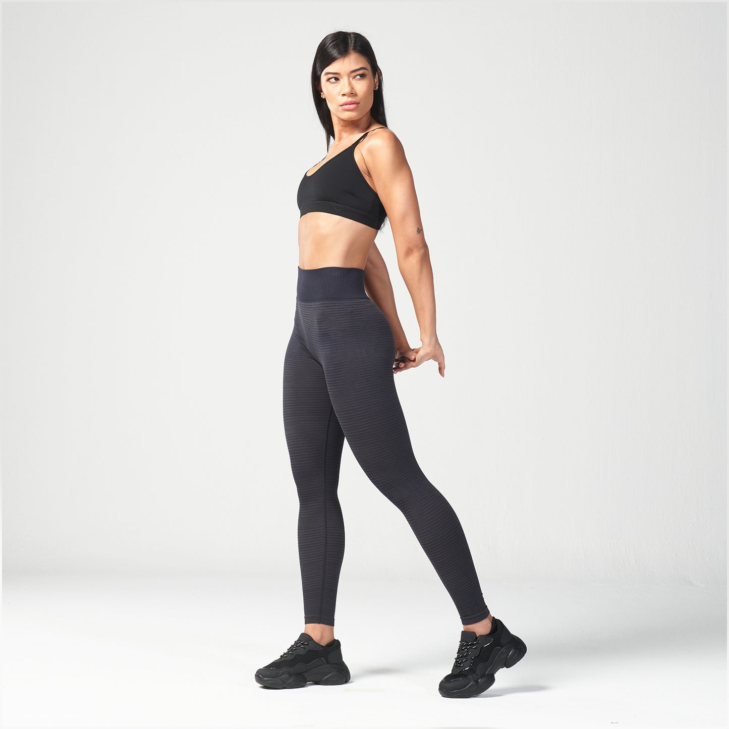 squatwolf-workout-clothes-infinity-luna-bra-black-sports-bra-for-gym