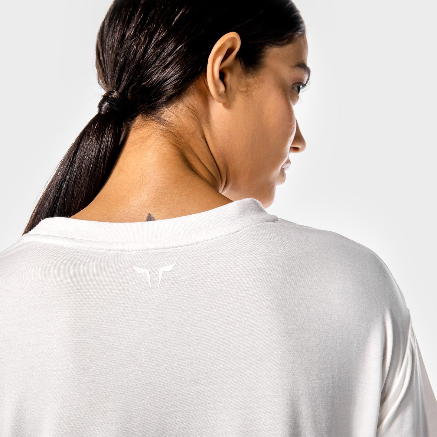 squatwolf-gym-t-shirts-for-women-the-pack-tee-white-workout-clothes