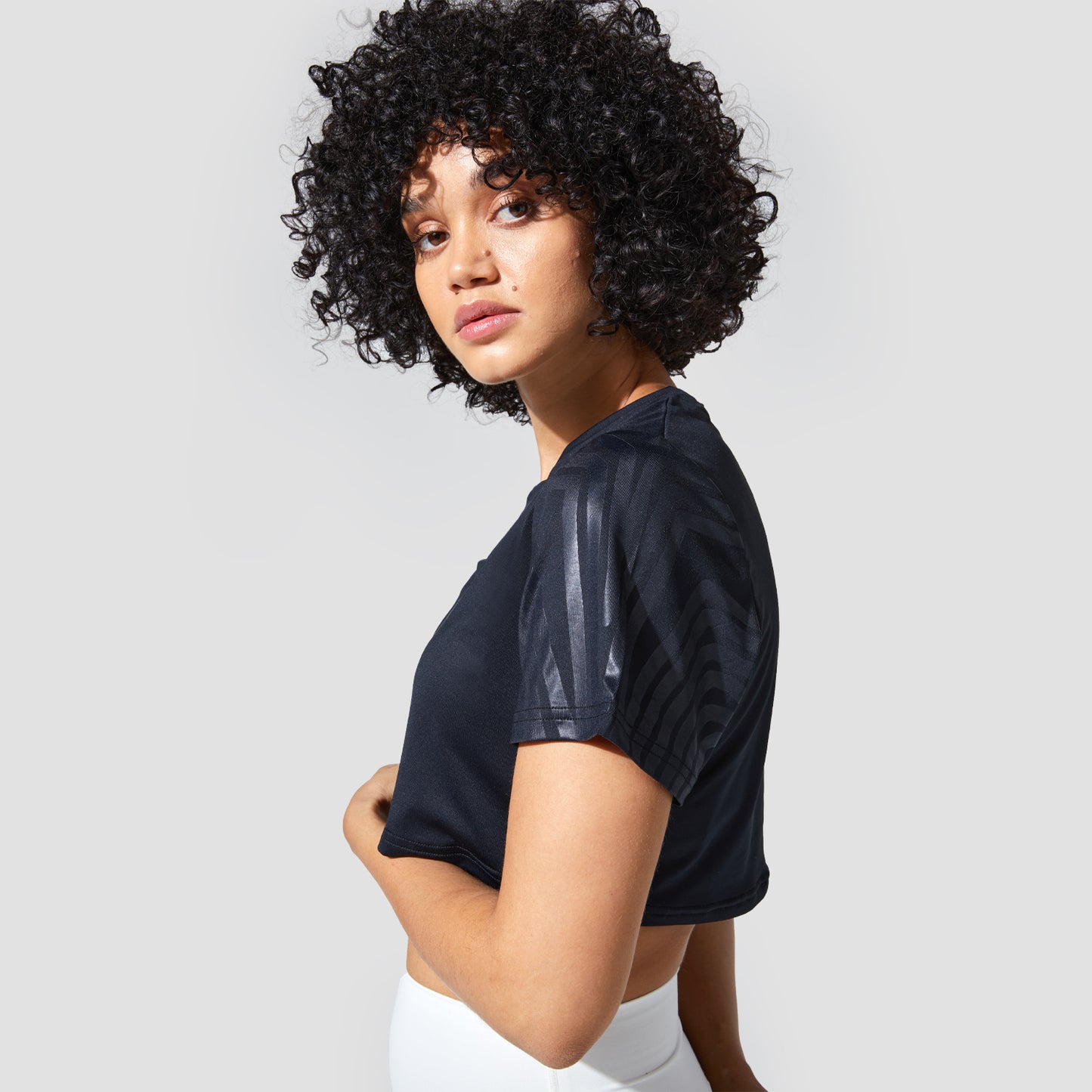 squatwolf-gym-wear-graphic-wave-eyes-crop-top-black-workout-shirts