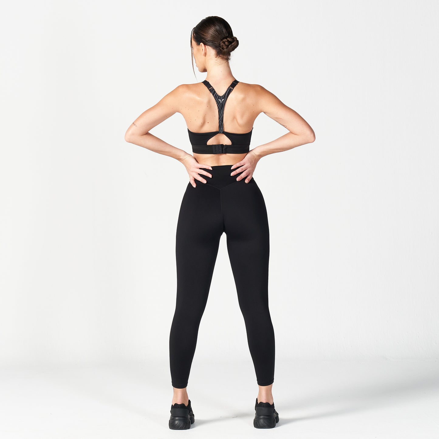 squatwolf-workout-clothes-core-v-cropped-leggings-black-gym-leggings-for-women