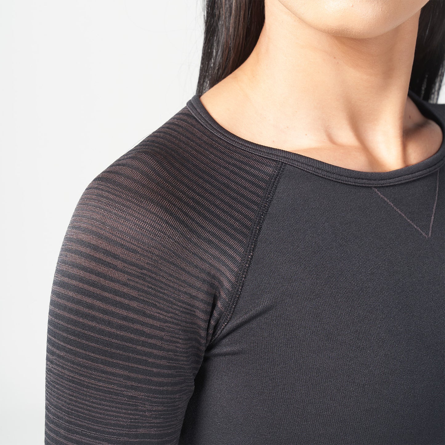 squatwolf-workout-clothes-infinity-stripe-seamless-crop-top-black-gym-t-shirts-for-women