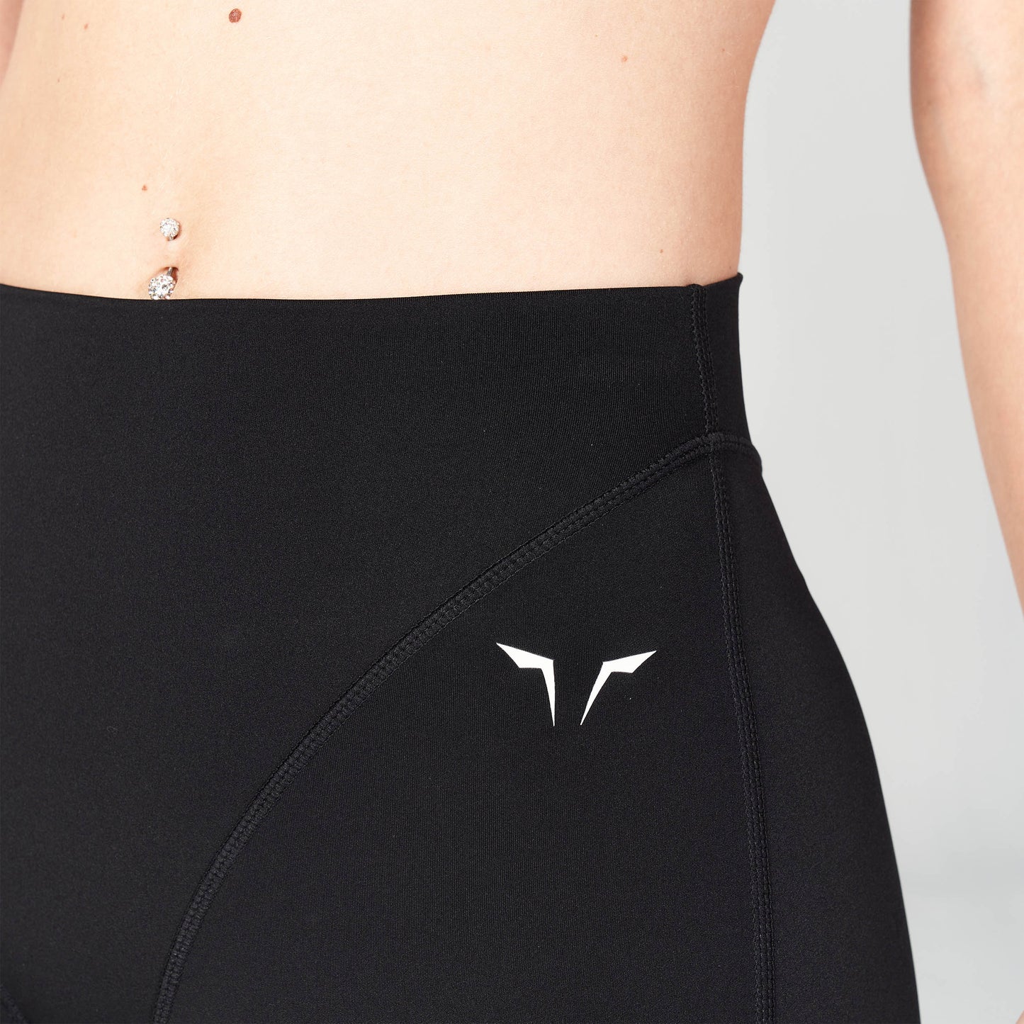 squatwolf-workout-clothes-core-v-cropped-leggings-black-gym-leggings-for-women