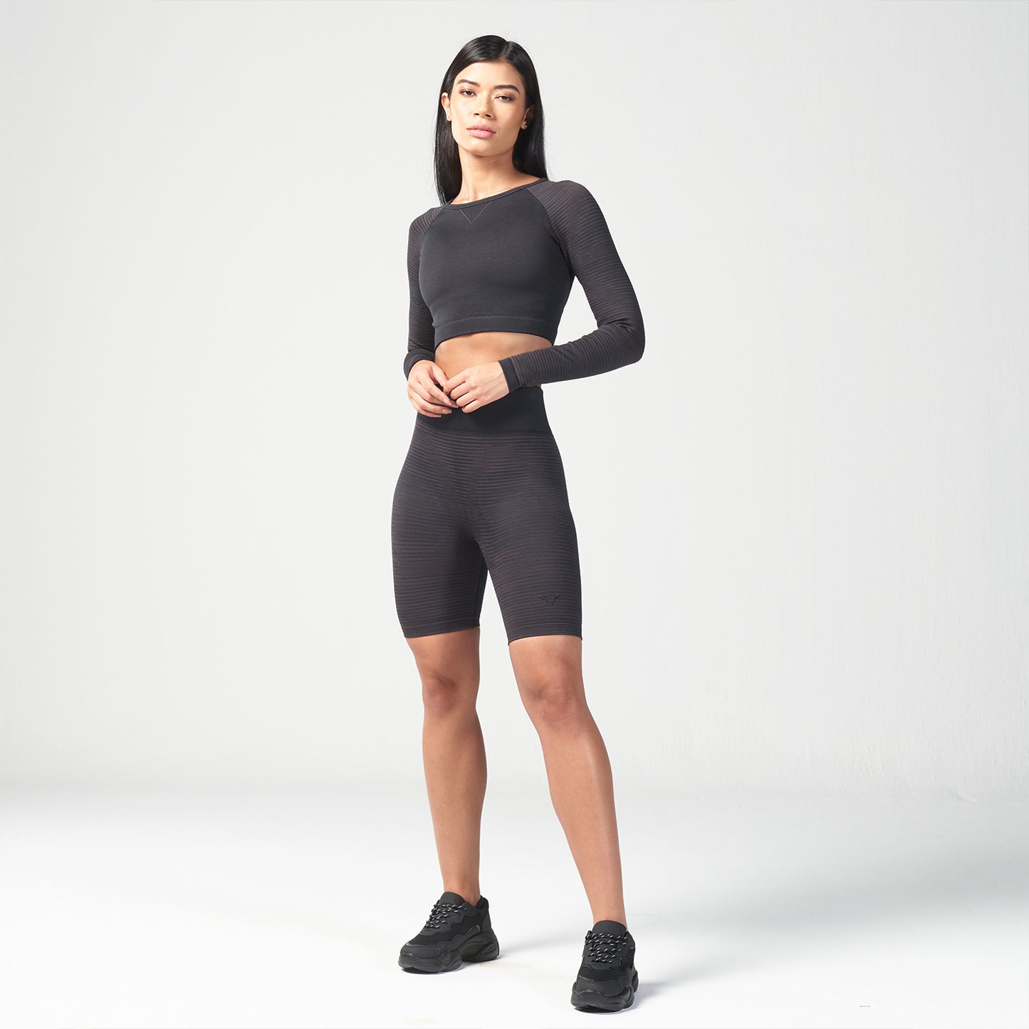 squatwolf-workout-clothes-infinity-stripe-seamless-shorts-black-gym-shorts-for-women