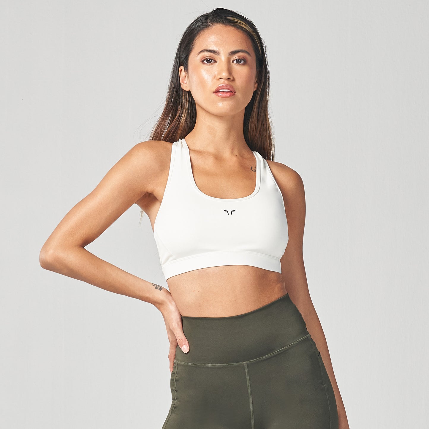 squatwolf-workout-clothes-essential-medium-impact-bra-pearl-white-sports-bra-for-gym